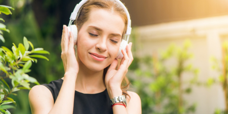 Talk about your leisure activities - listen to music